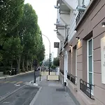 Отель De La Jatte 3*