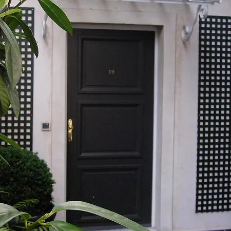 De La Jatte Hotel 3*