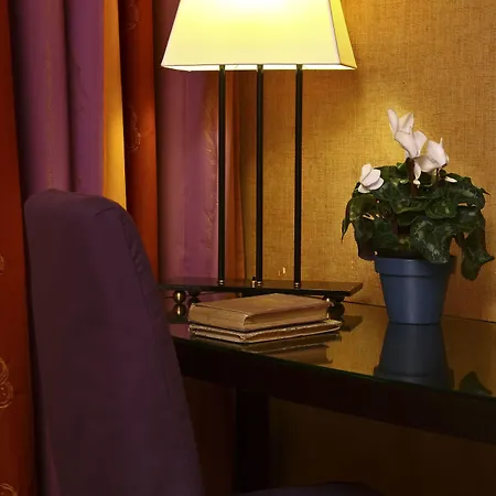 De La Jatte Hotel