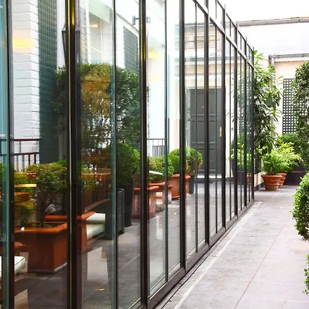 De La Jatte Hotel 3*