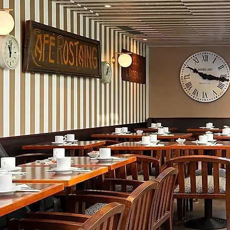 De La Jatte Hotel