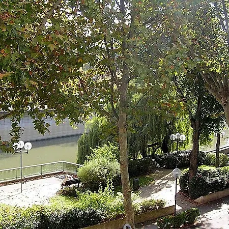 De La Jatte Hotel 3*