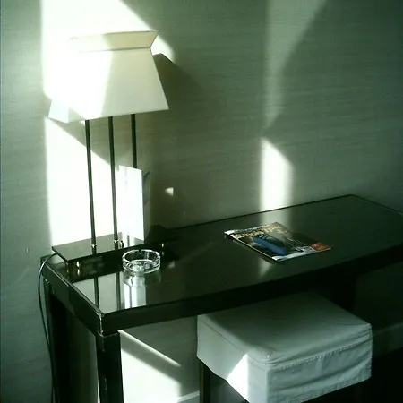 De La Jatte Hotel 3*