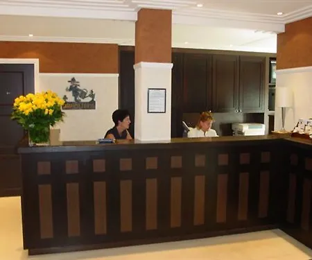 De La Jatte Hotel 3*