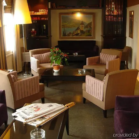 De La Jatte Hotel