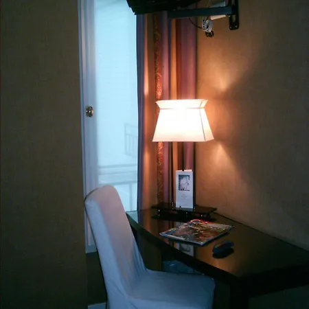 Hotel De La Jatte 3*