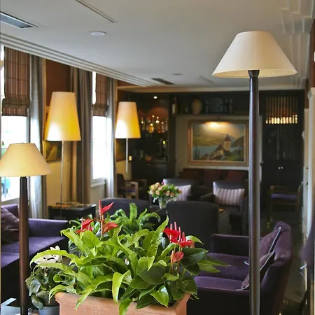 De La Jatte Otel