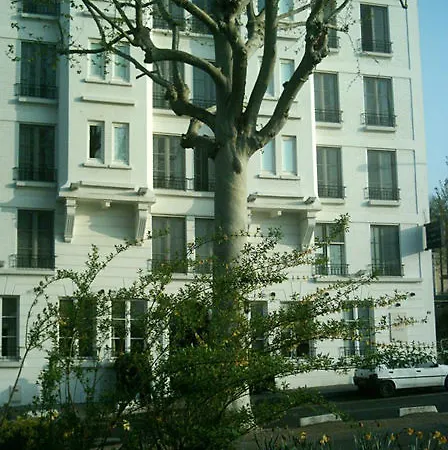 De La Jatte Hotel