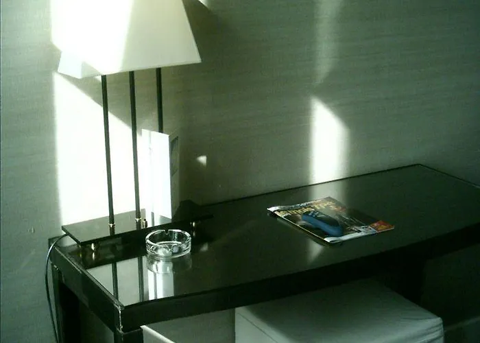 De La Jatte Hotel 3*