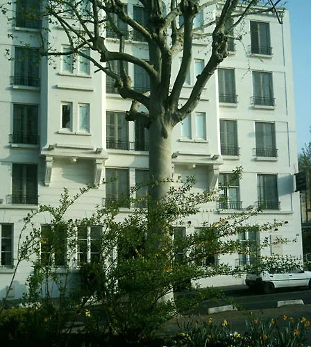De La Jatte Hotel